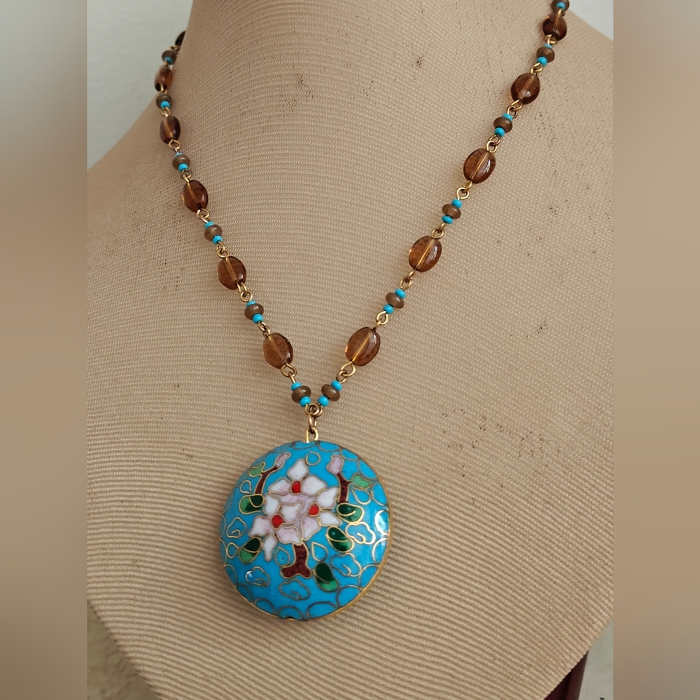 Elegant Floral Cloisonne Enamel Pendant Necklace